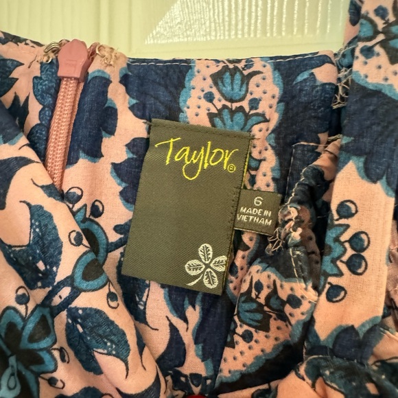 Dress - Picture 3 of 4